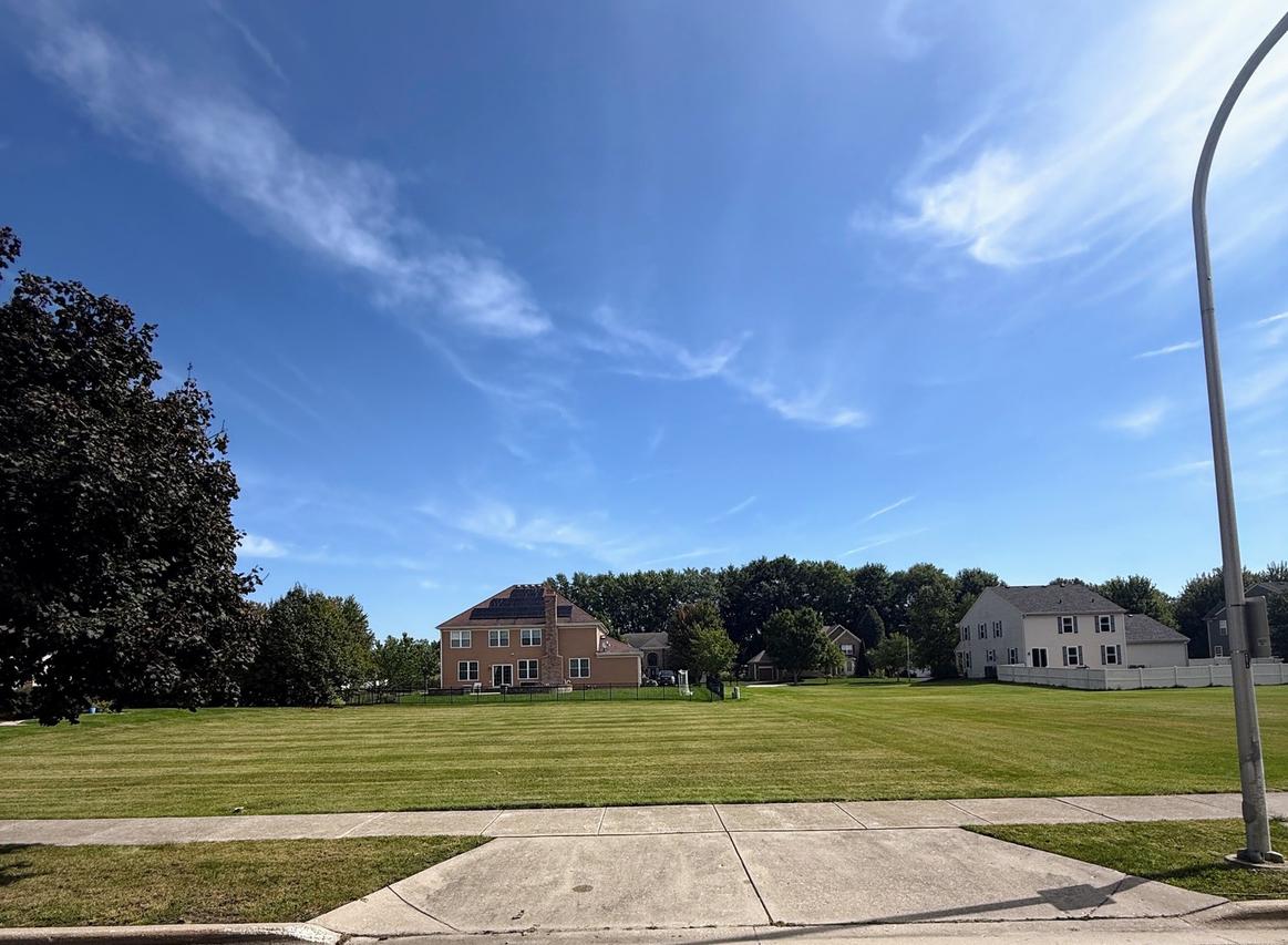 1441 Blume Dr., Elgin, IL 60124