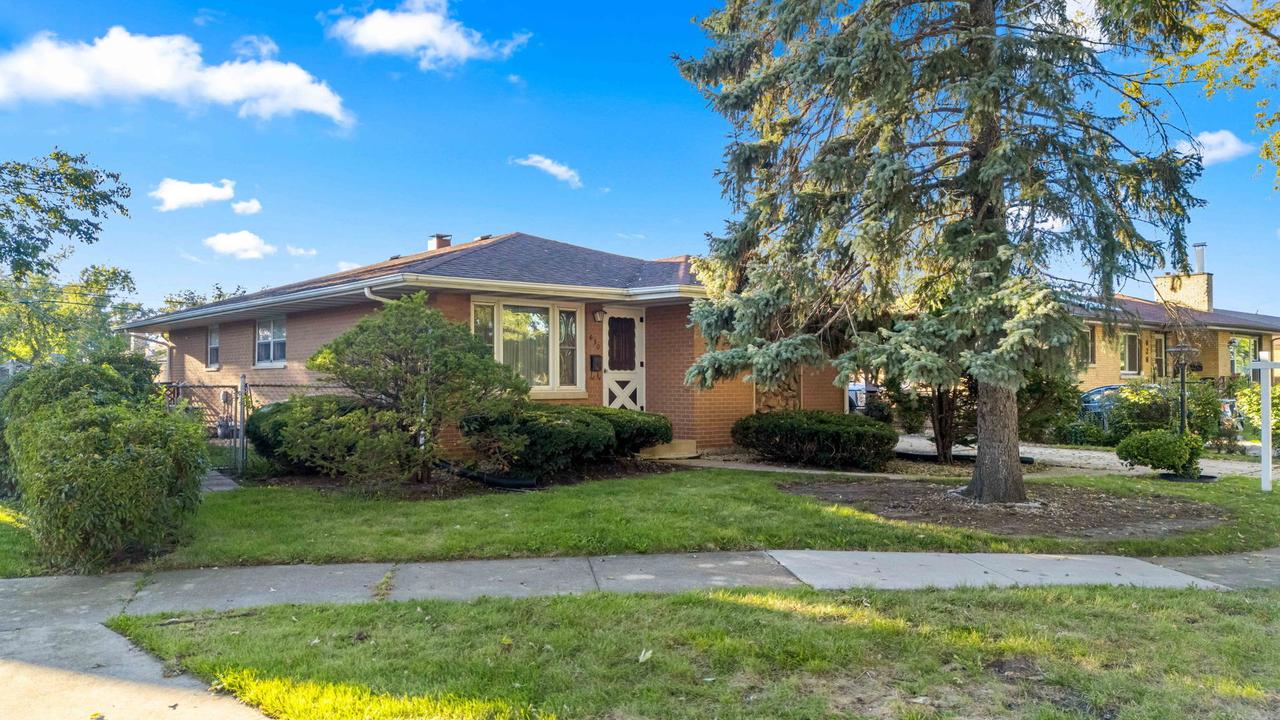 630 De Angelis Ct., Chicago Heights, IL 60411
