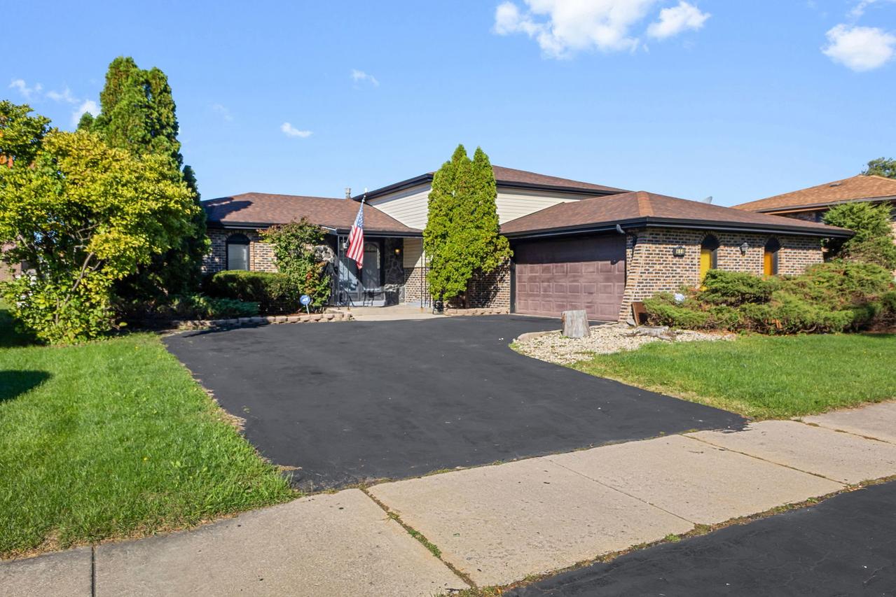 416 S Harper Ave., Glenwood, IL 60425