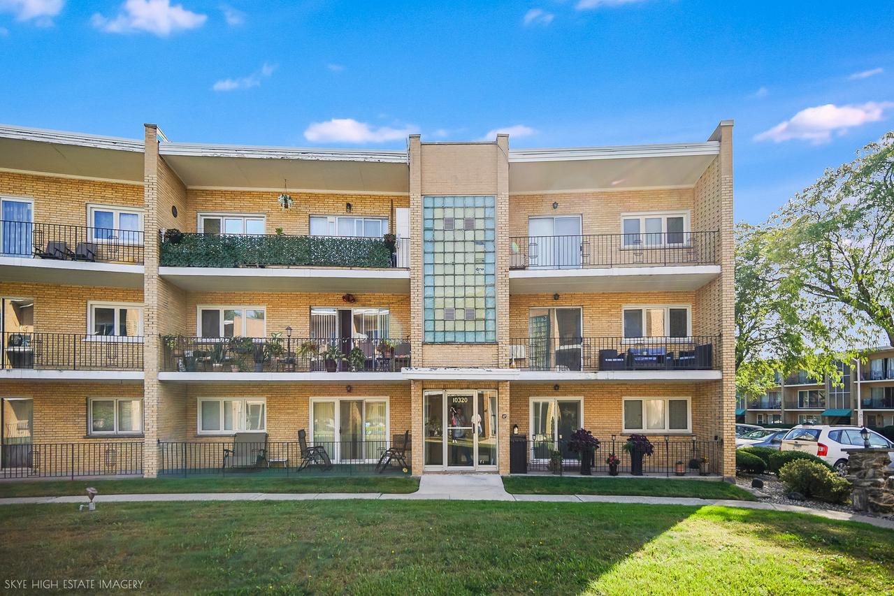 10320 S Pulaski Rd. #205A, Oak Lawn, IL 60453