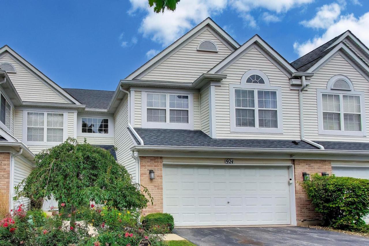 924 Ainsley Dr. #---, West Chicago, IL 60185