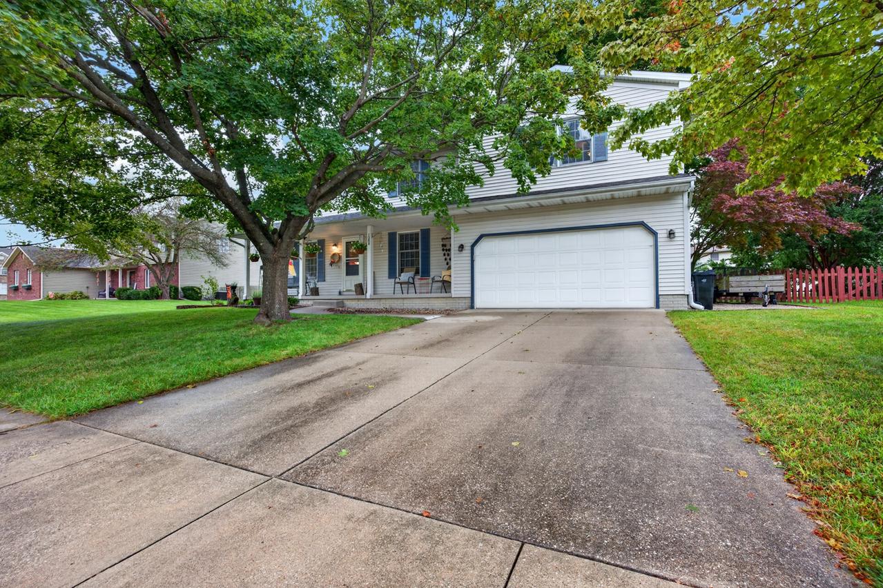 1208 Royal Pointe Dr., Bloomington, IL 61704