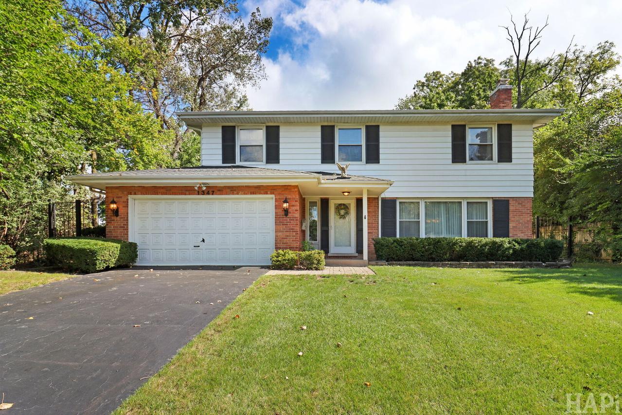 1347 Sleepy Hollow Rd., Glenview, IL 60025