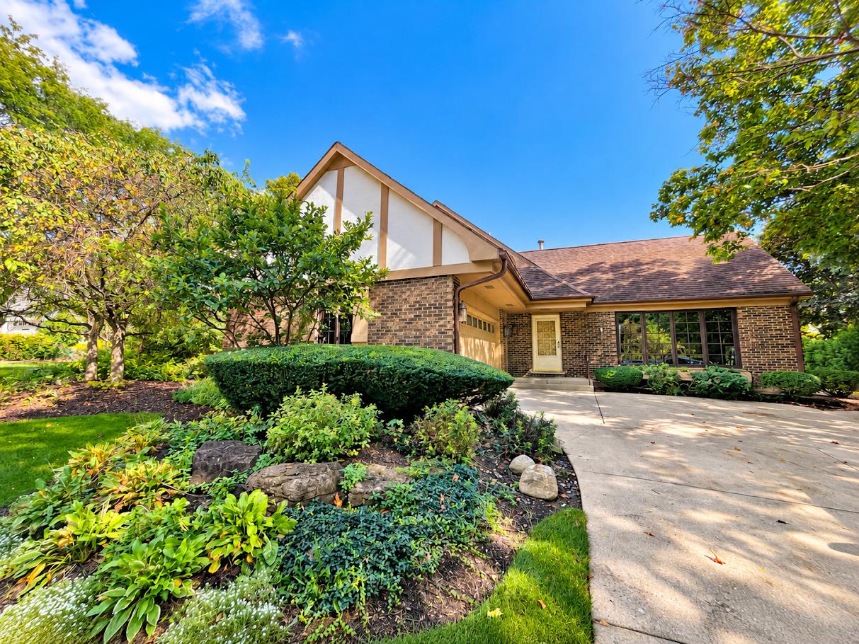 3 Alexandria Dr., Vernon Hills, IL 60061
