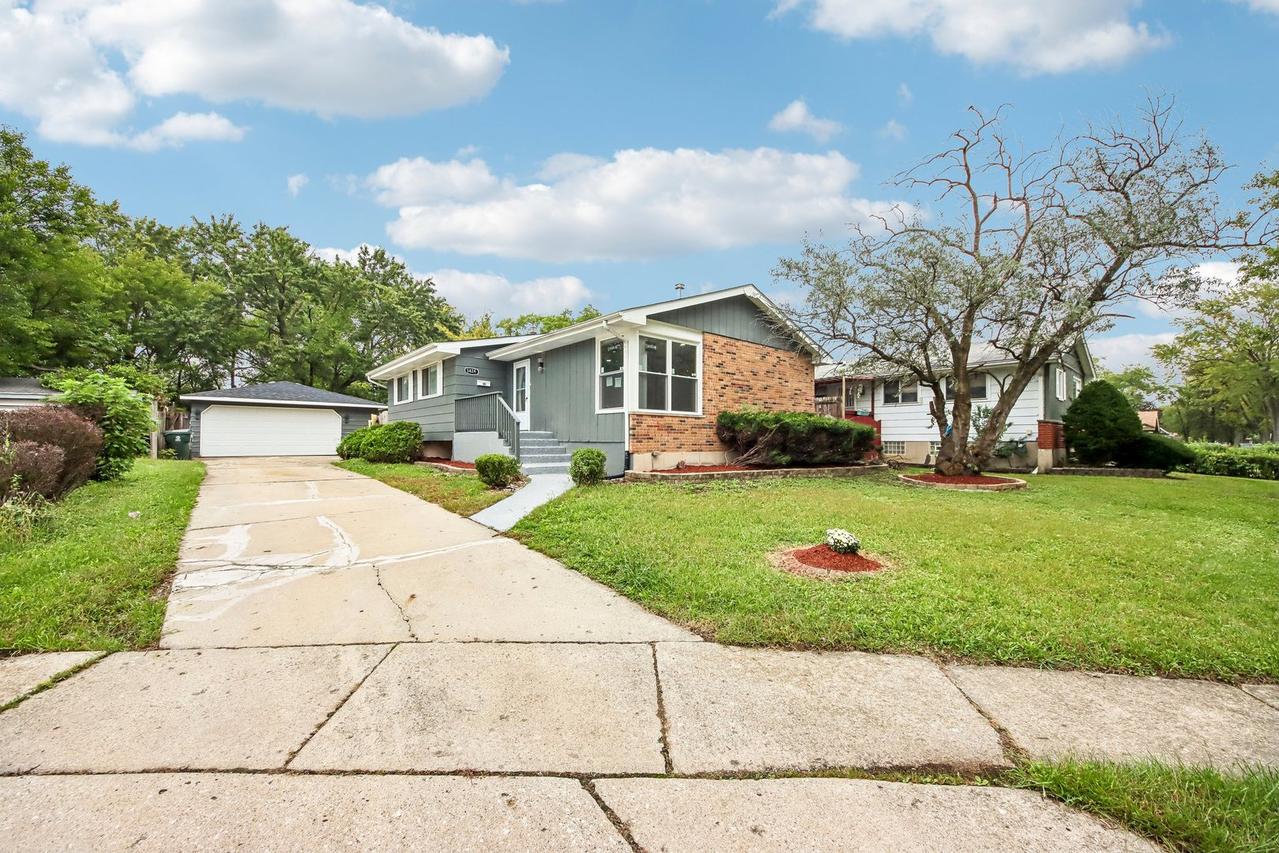 3424 Hickory Ln., Hazel Crest, IL 60429