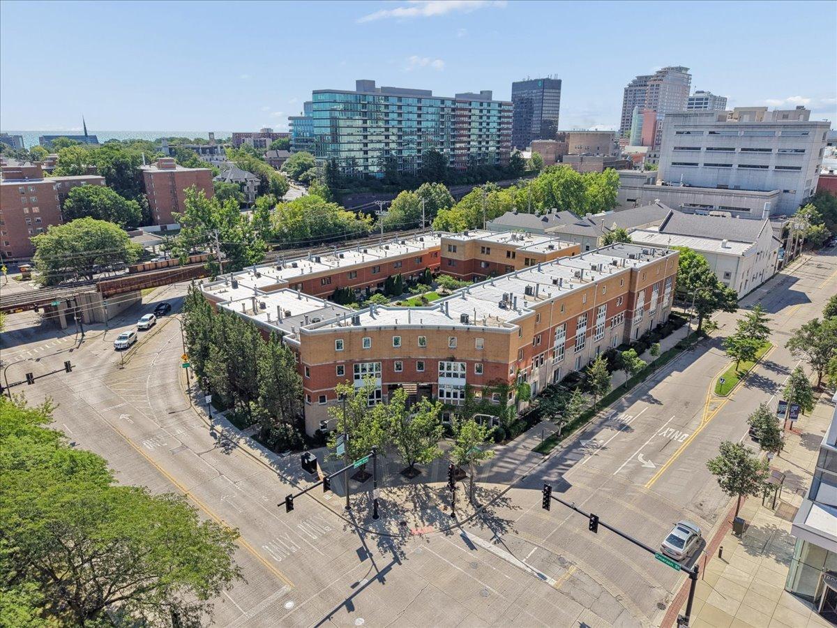 1889 Maple Ave. #W6, Evanston, IL 60201