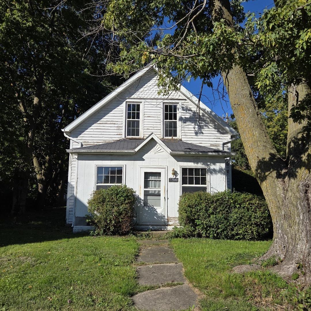 301 3rd St., Sherrard, IL 61281