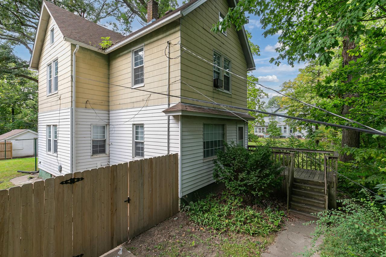 719 3rd St., Moline, IL 61265