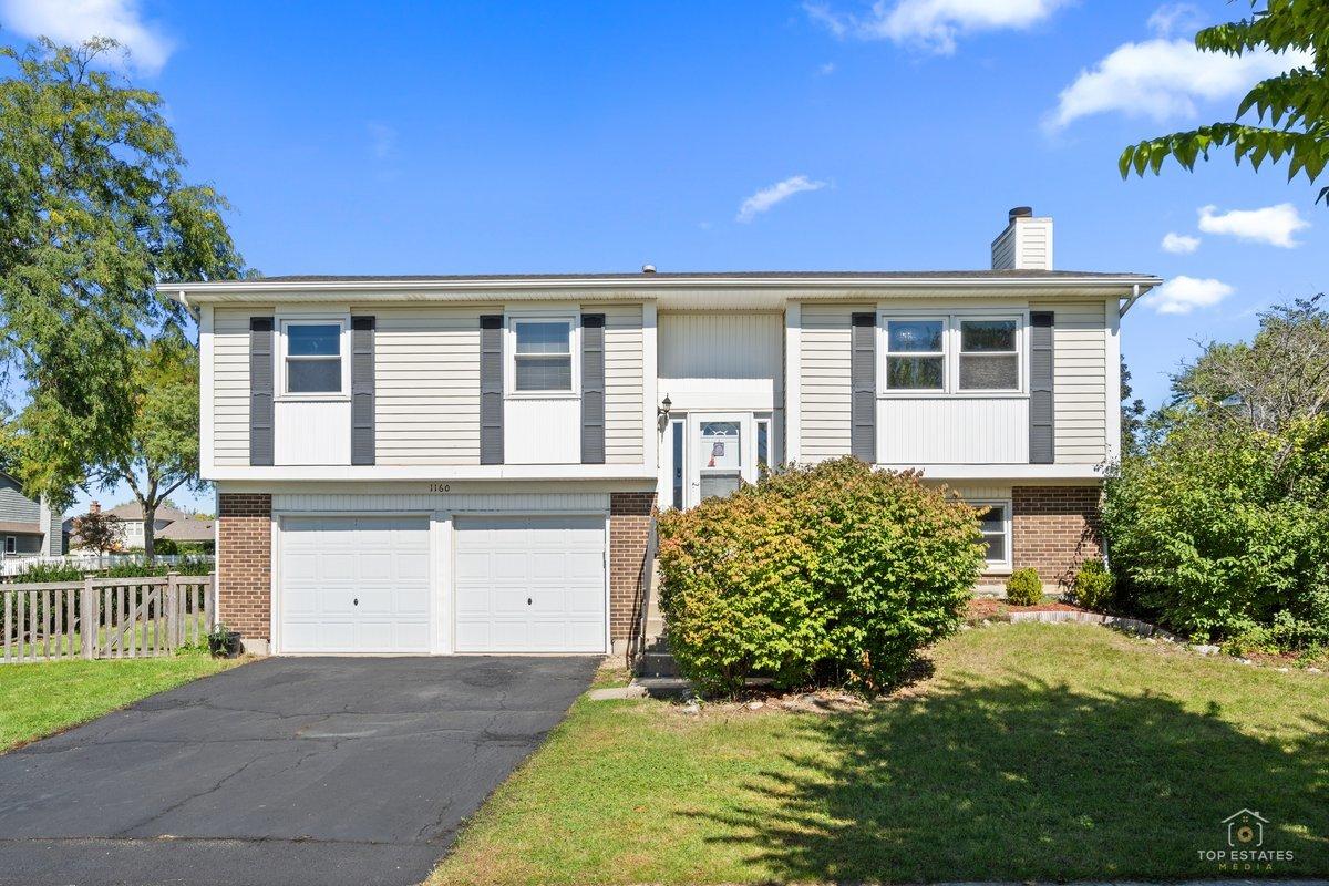 1160 Warwick Cir., Hoffman Estates, IL 60169