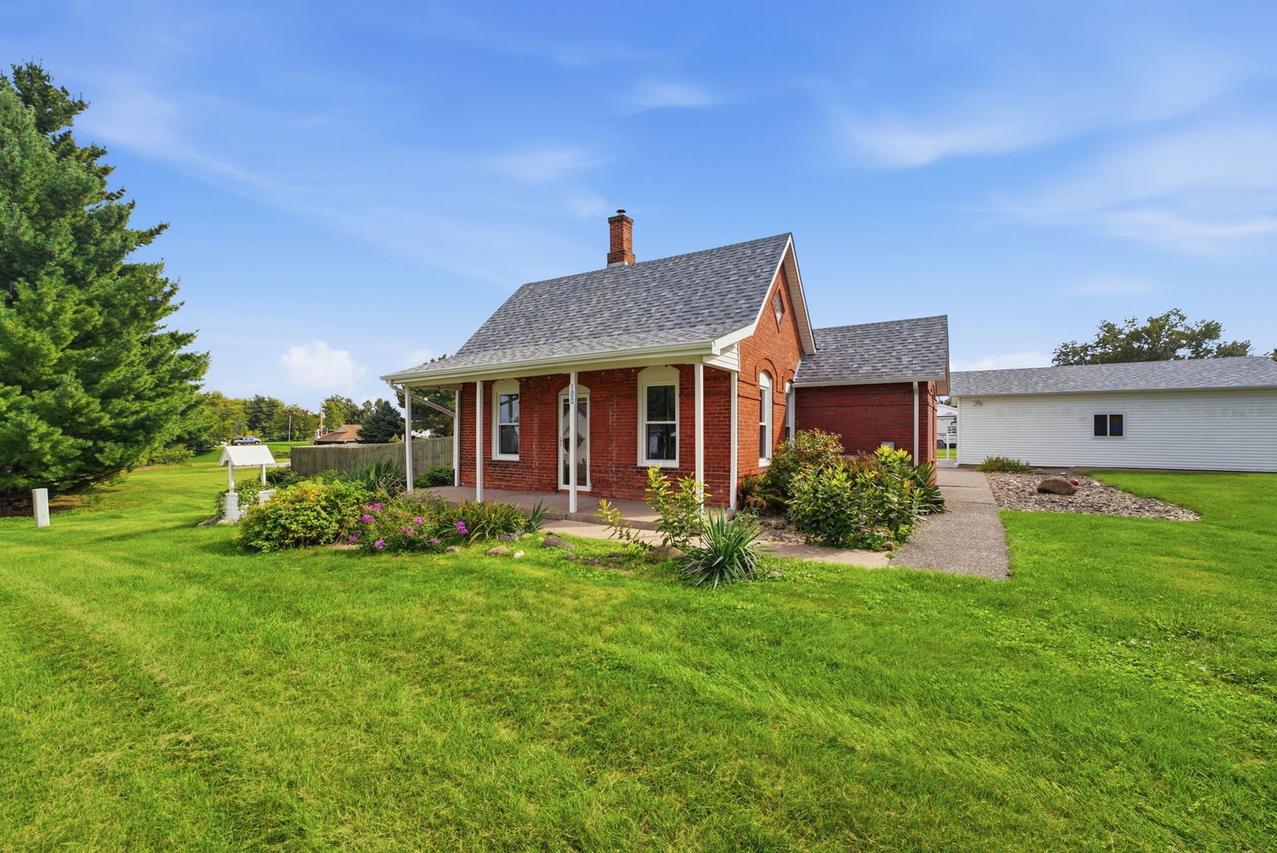 100 5th St., Sherrard, IL 61281