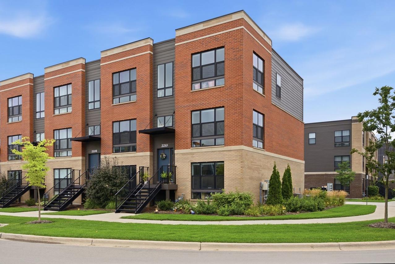2210 Venture Dr., Schaumburg, IL 60173