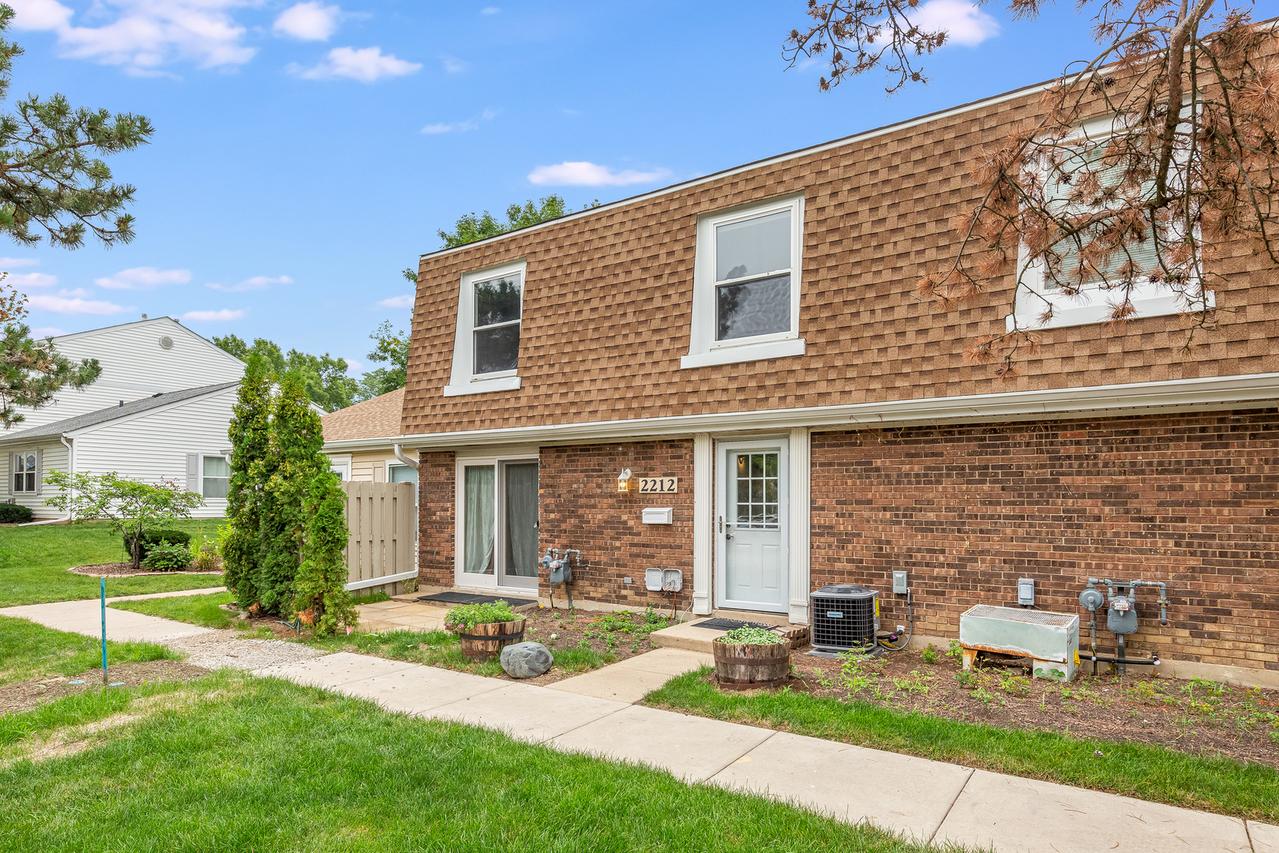 2212 Cardinal Ct., Schaumburg, IL 60194