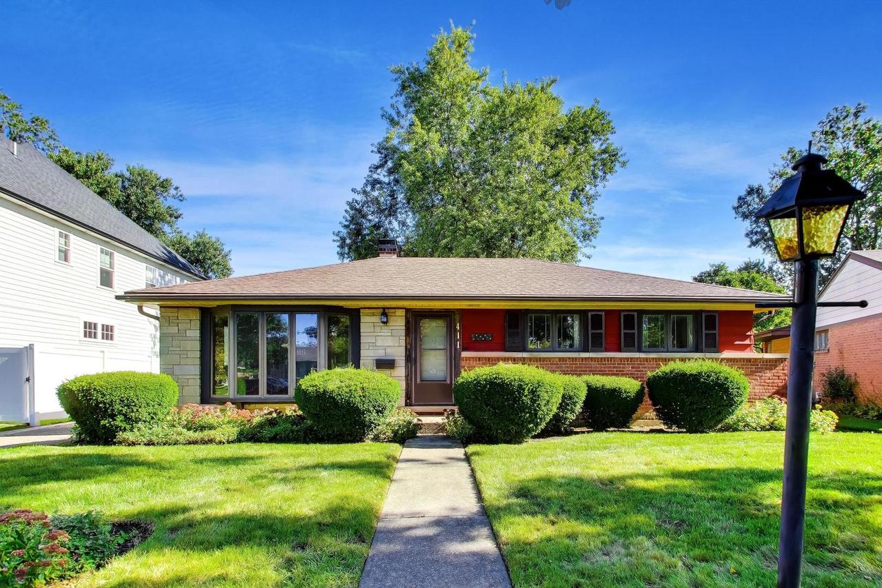 411 N Highview Ave., Elmhurst, IL 60126