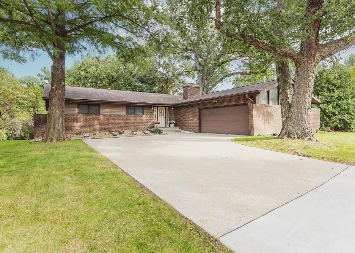 5317 36th Avenue Ct., Moline, IL 61265