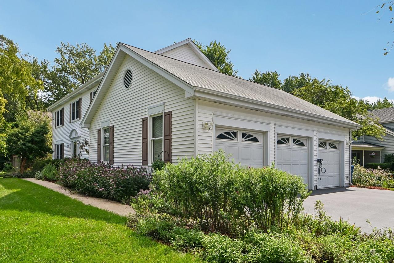 1898 Kaneville Rd., Geneva, IL 60134