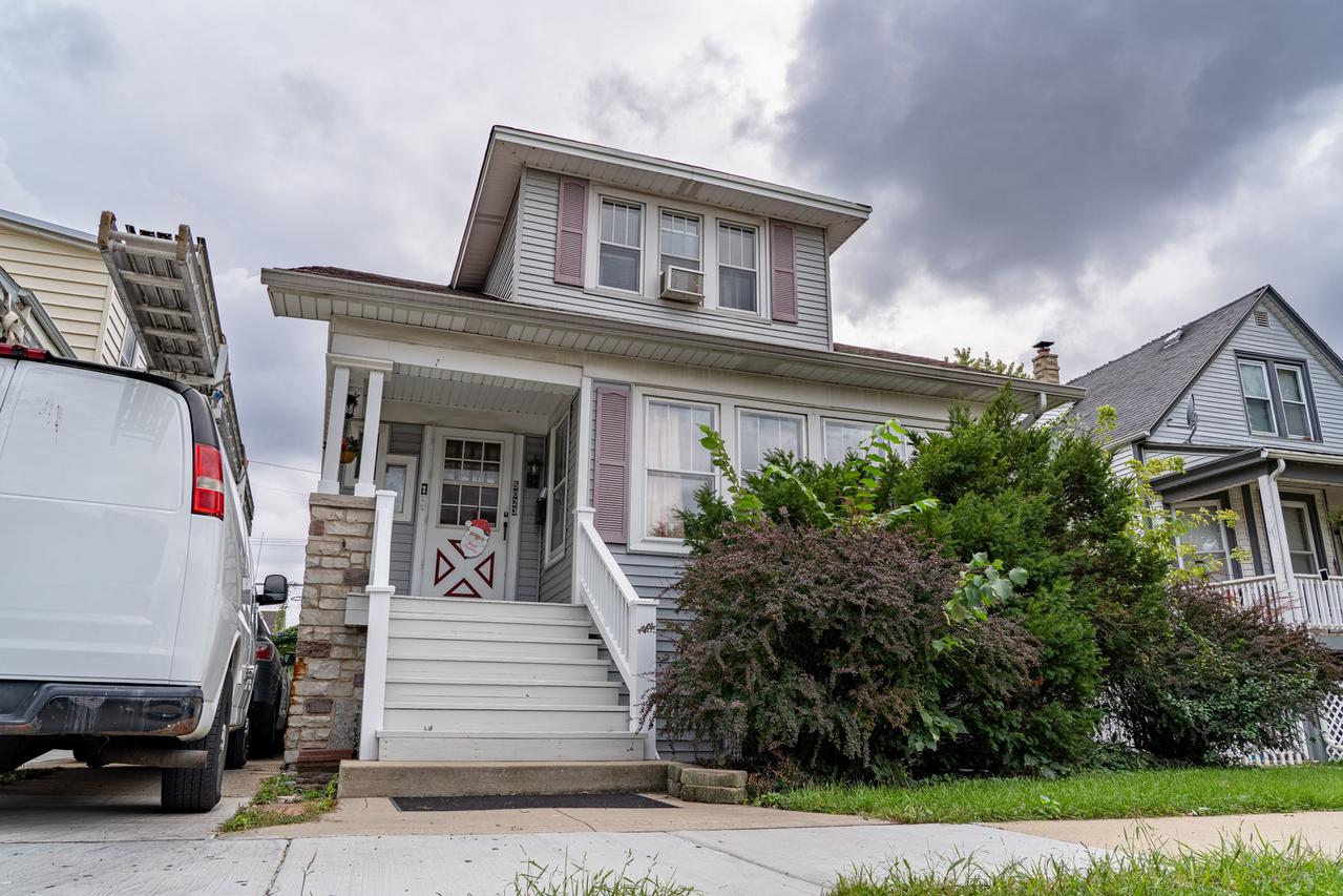5023 W Eddy St., Chicago, IL 60641