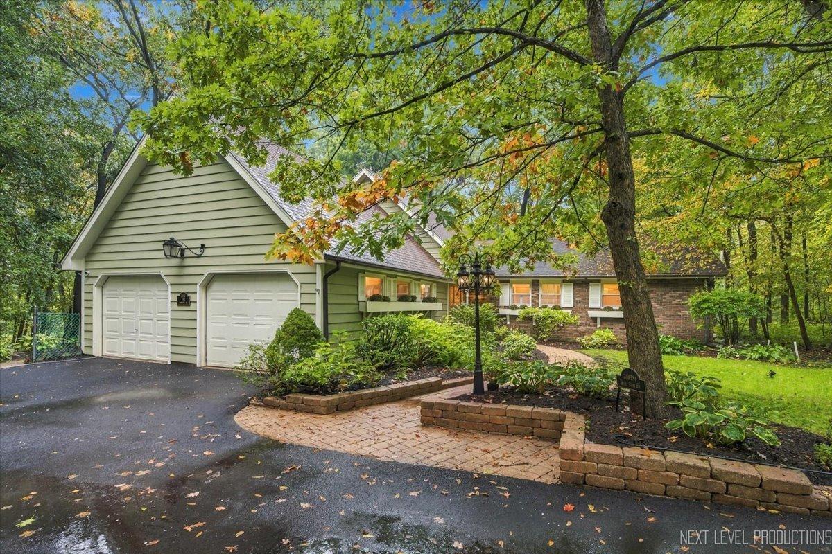 36W584 Wild Rose Rd., St. Charles, IL 60174