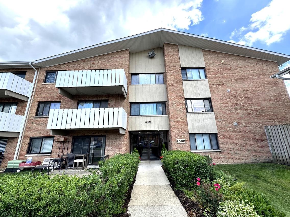 2000 Bayside Dr. #110, Palatine, IL 60074