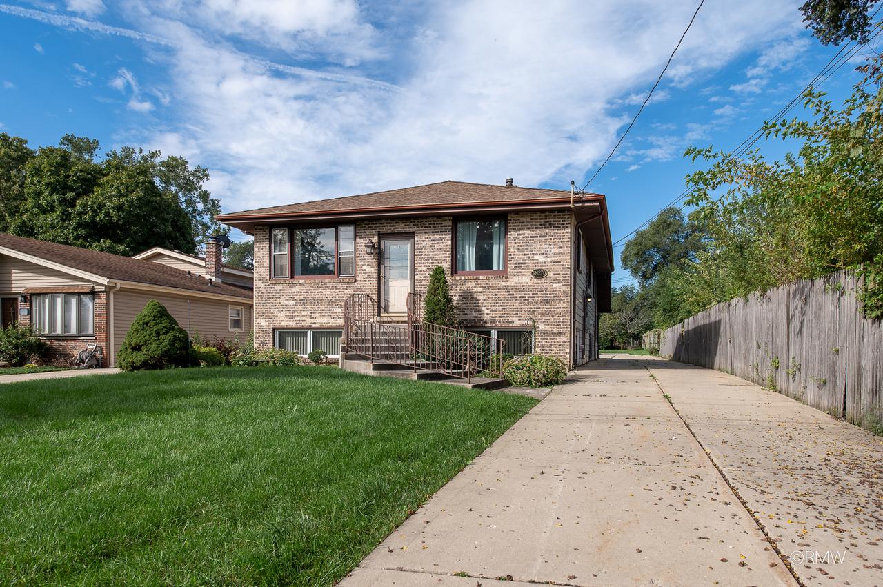 4 N 270 9th Ave., Addison, IL 60101