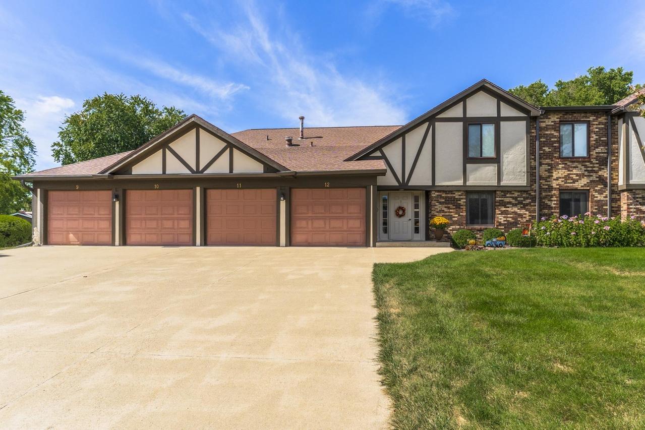11 Brandywine Ct., Bloomington, IL 61704