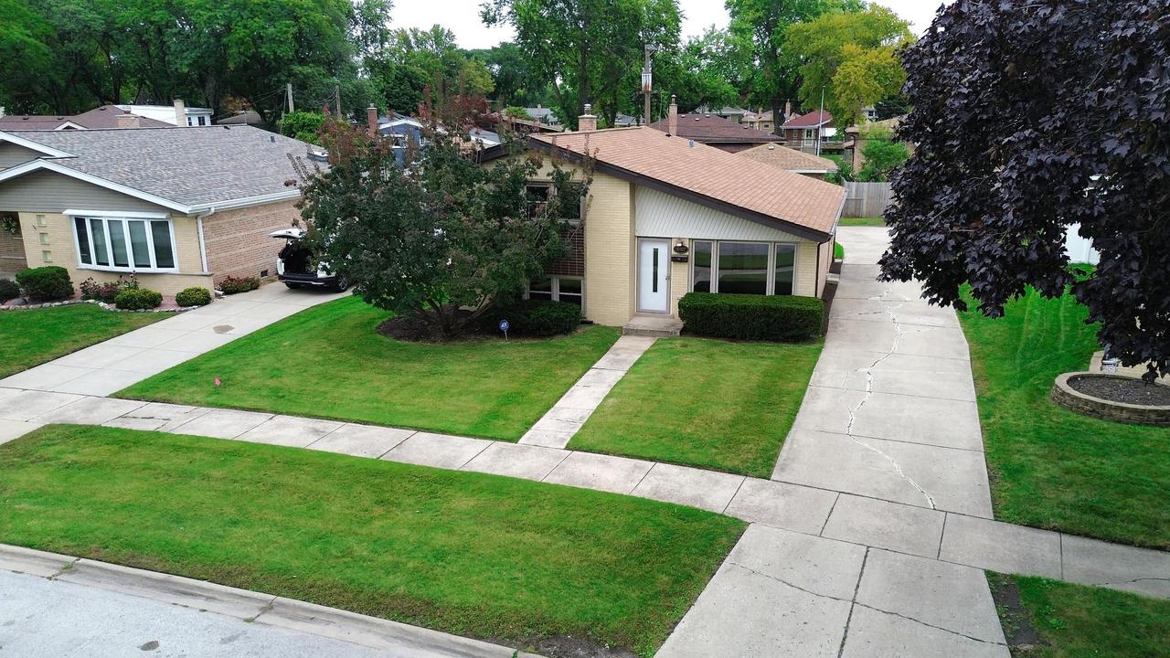 10107 Lawrence Ct., Oak Lawn, IL 60453
