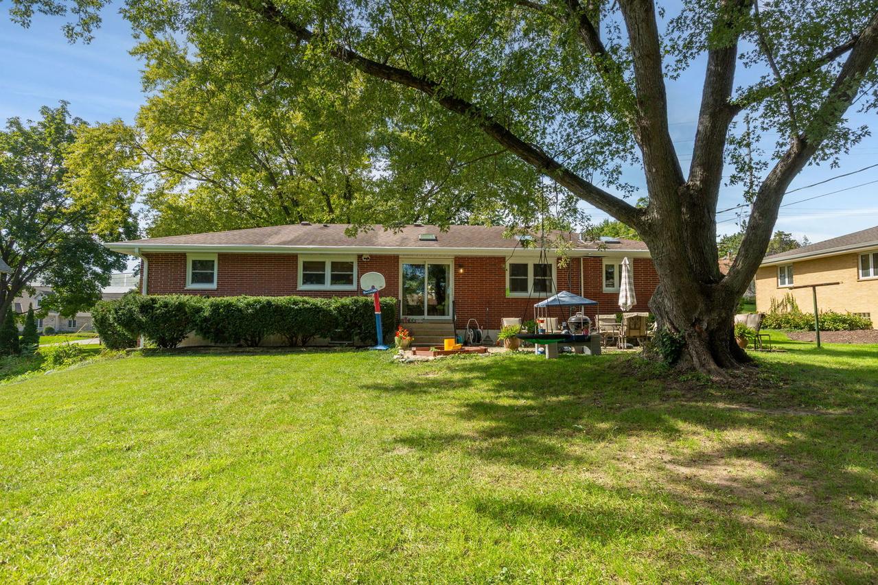 3720 Spring Grove Rd., Johnsburg, IL 60051