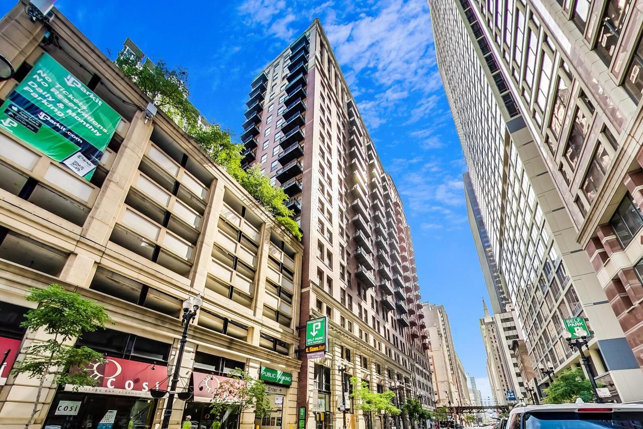 212 W Washington St. #1908, Chicago, IL 60606