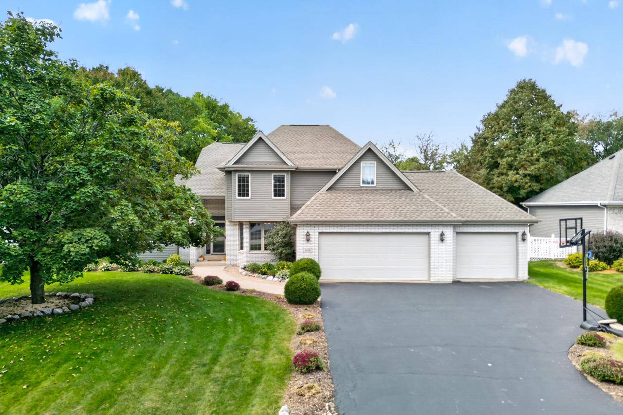 9176 Forest Ridge Dr., Roscoe, IL 61073