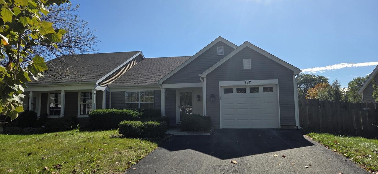 792 Trinity Ct., Carol Stream, IL 60188