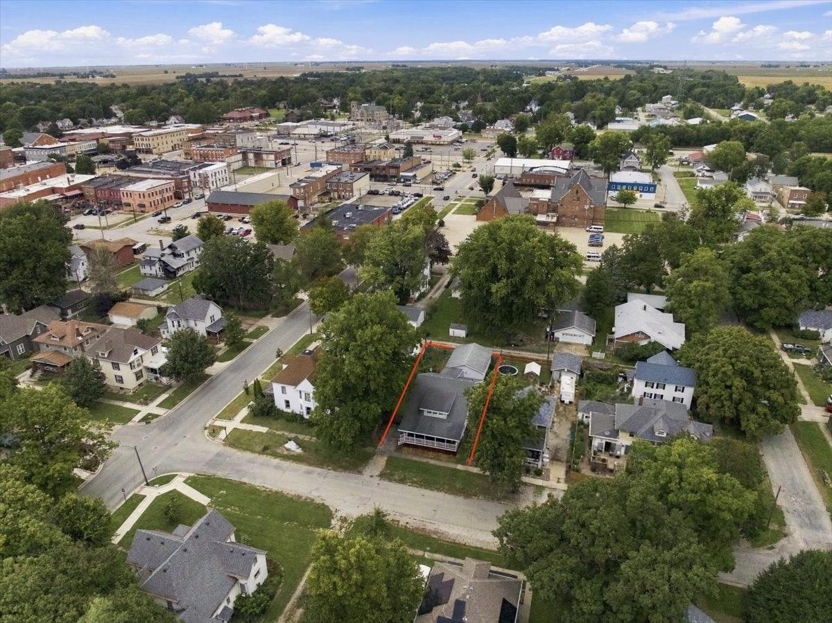 311 E Jefferson St., Clinton, IL 61727