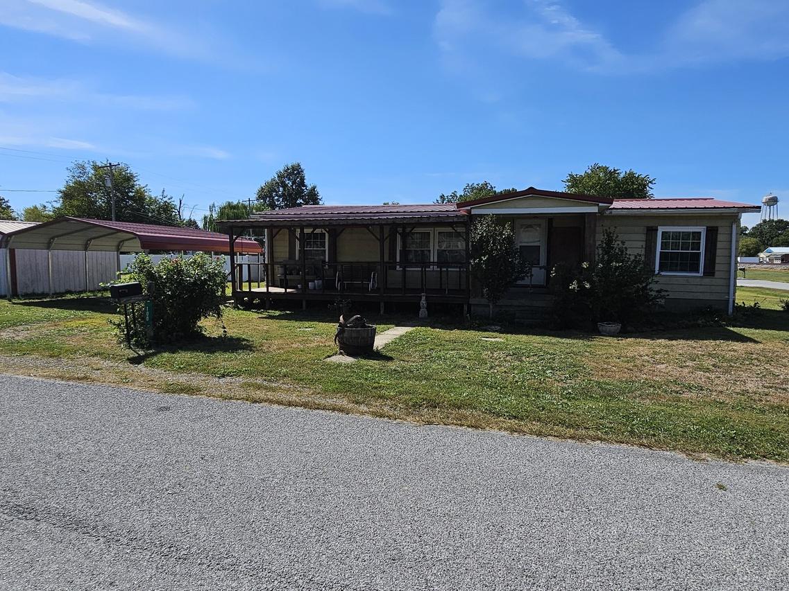100 S East St., Woodlawn, IL 62898