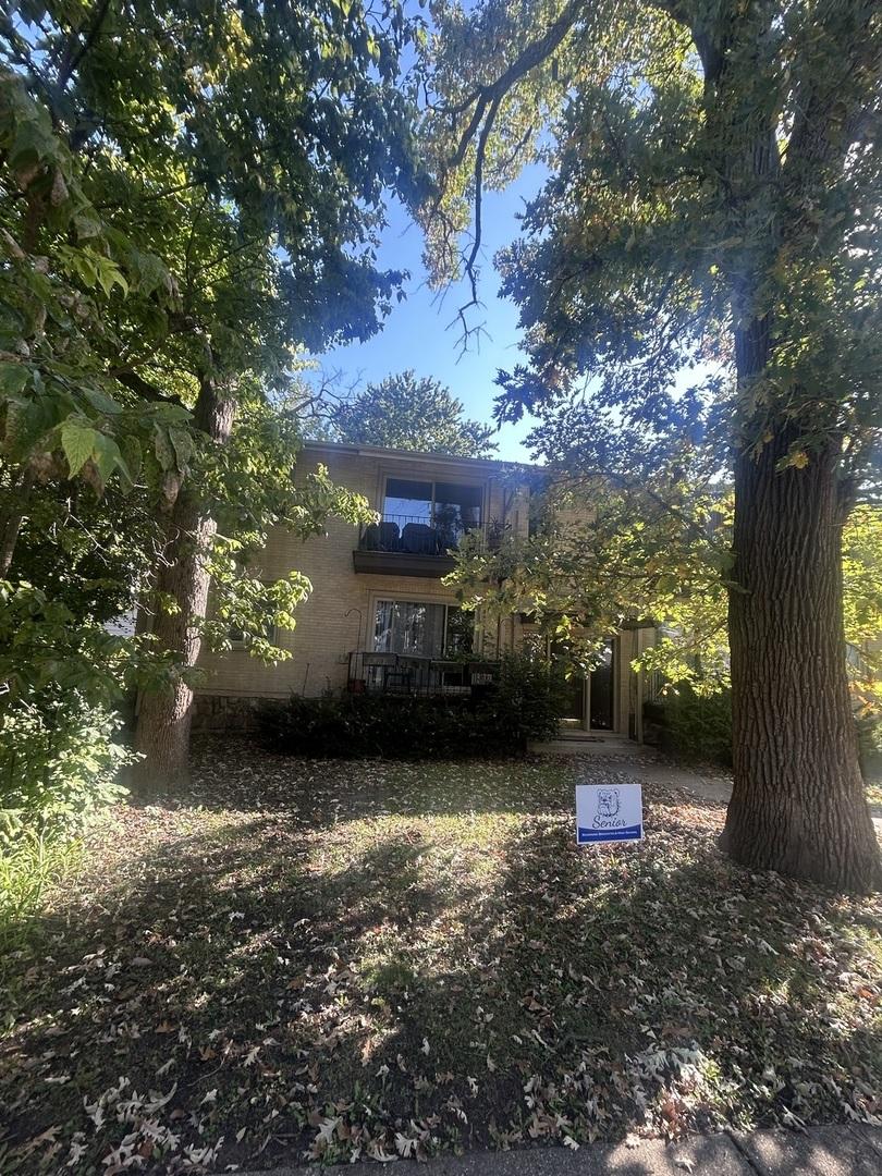 67 Kimbark Rd. #1, Riverside, IL 60546