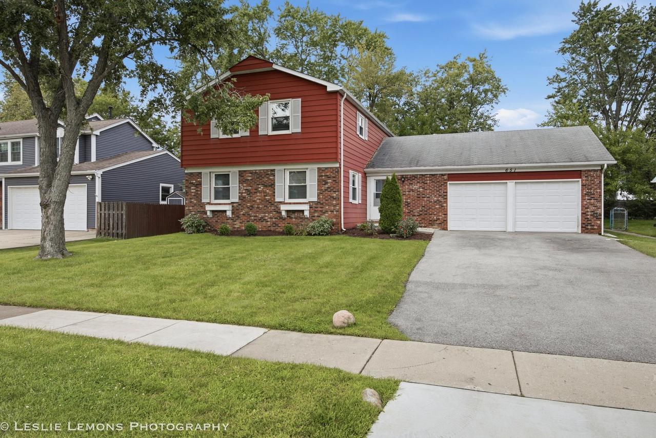 651 Woodhollow Ln., Buffalo Grove, IL 60089