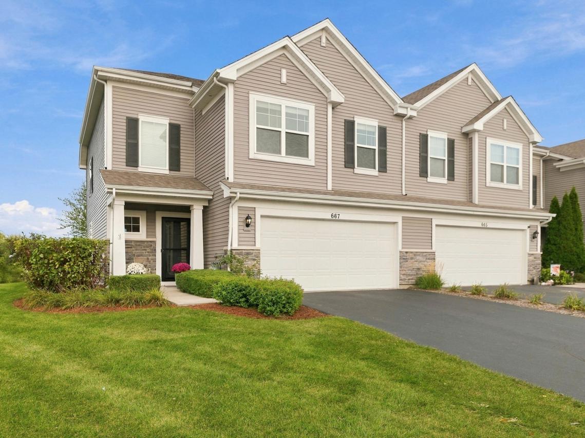 667 Anchorage Ct., Pingree Grove, IL 60140