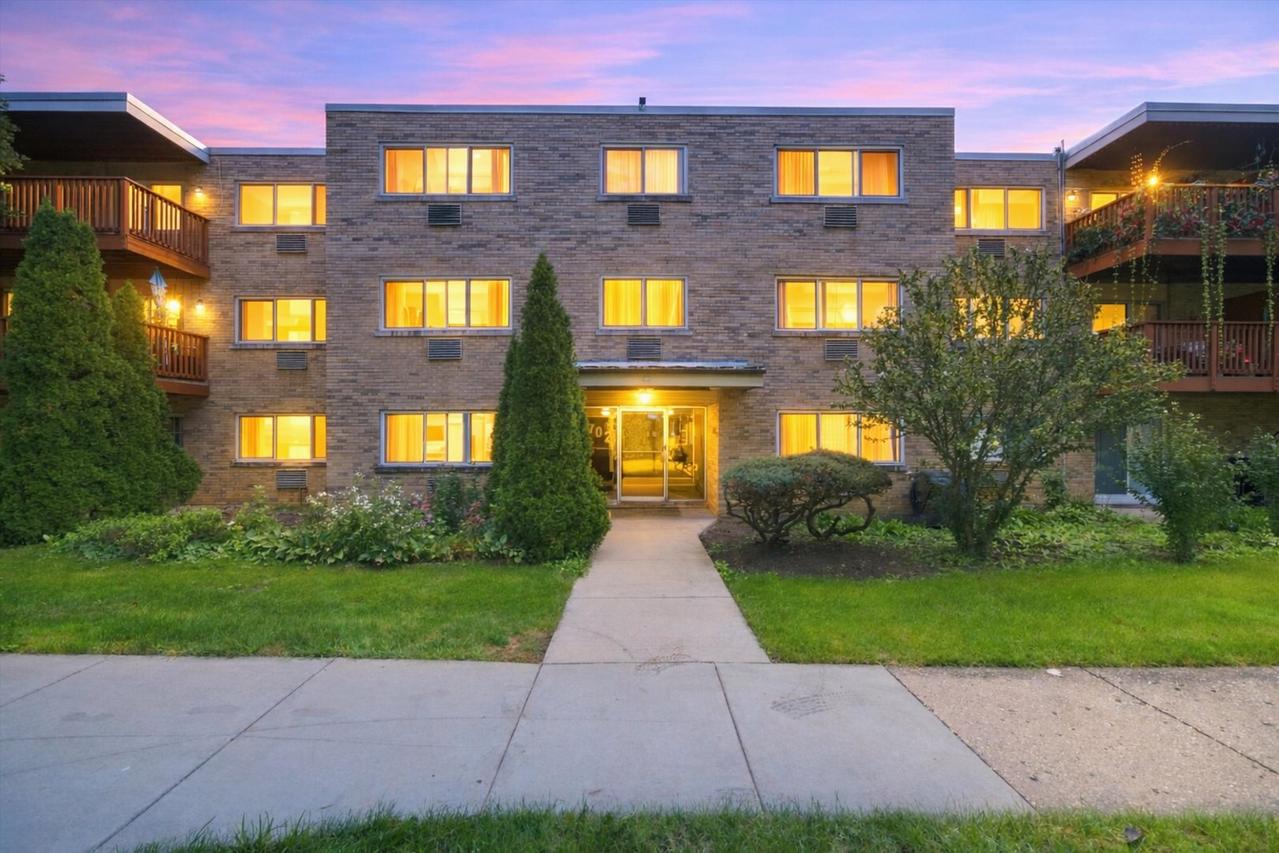 702 Dempster St. #G4, Mount Prospect, IL 60056