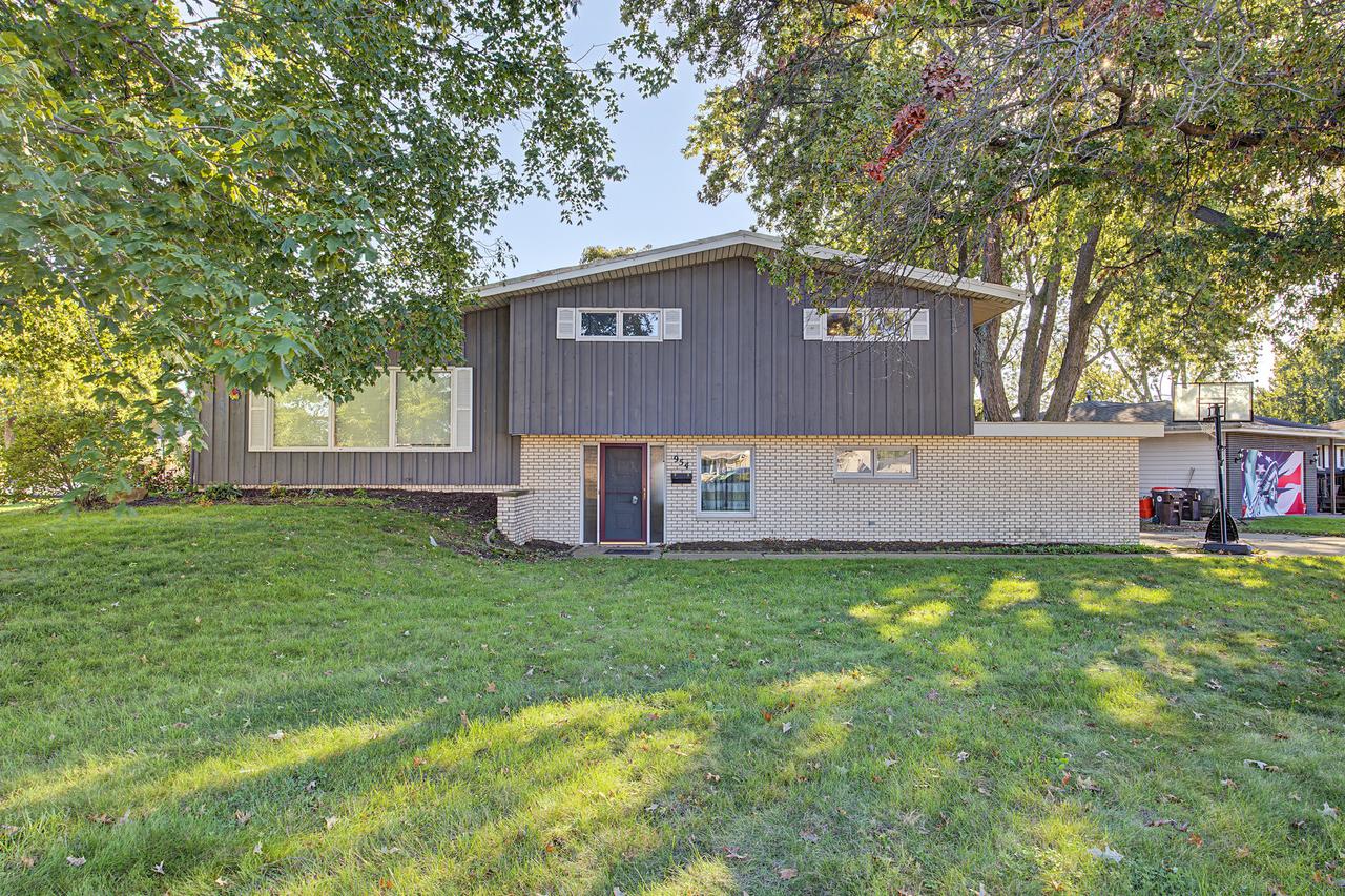 954 E Madison St., Morton, IL 61550