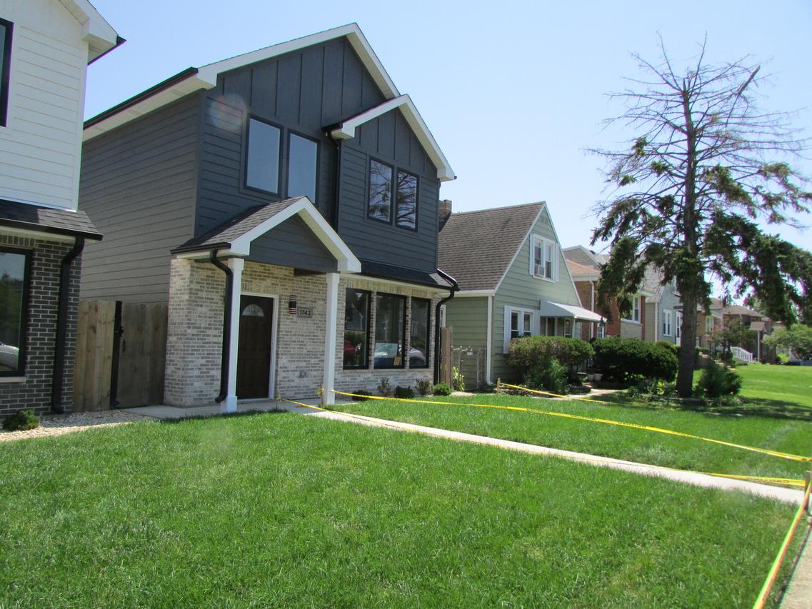 1743 N 34th Ave., Stone Park, IL 60165