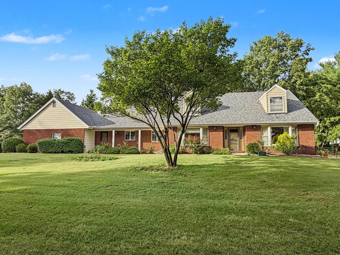 2016 E 2100 North Rd., Watseka, IL 60970