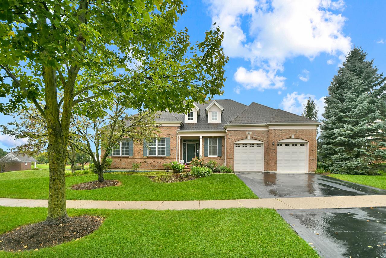 19 Eagle Ridge Dr., Hawthorn Woods, IL 60047