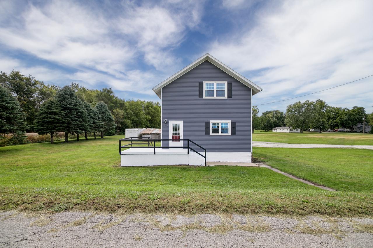 250 W Frontage St., Sheldon, IL 60966
