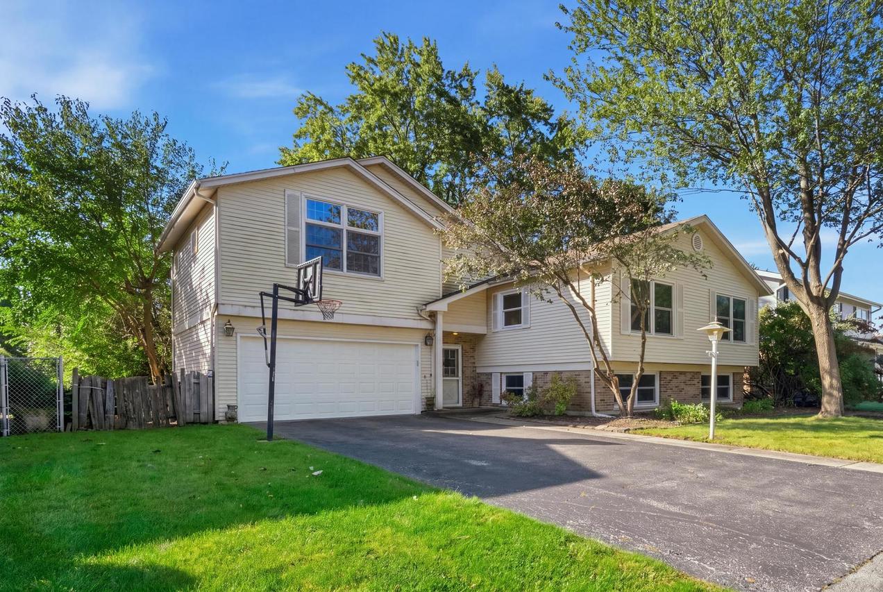 23 W Suffield Dr., Arlington Heights, IL 60004