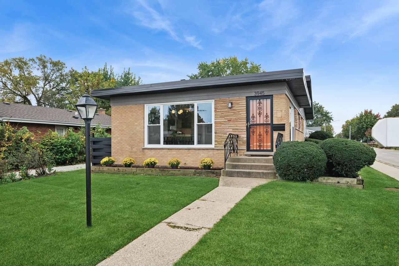 3945 Birchwood Ave., Skokie, IL 60076
