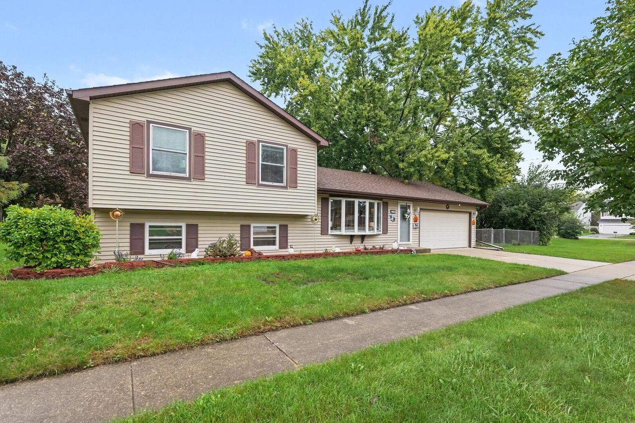 430 E Morse Ave., Bartlett, IL 60103