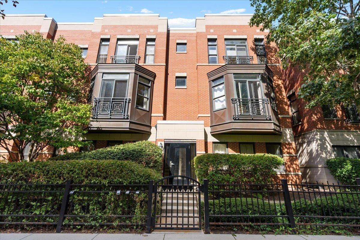 944 W 15th Pl. #3B, Chicago, IL 60608