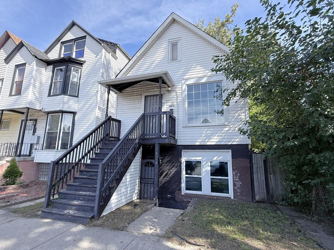 6835 S Champlain Ave., Chicago, IL 60637