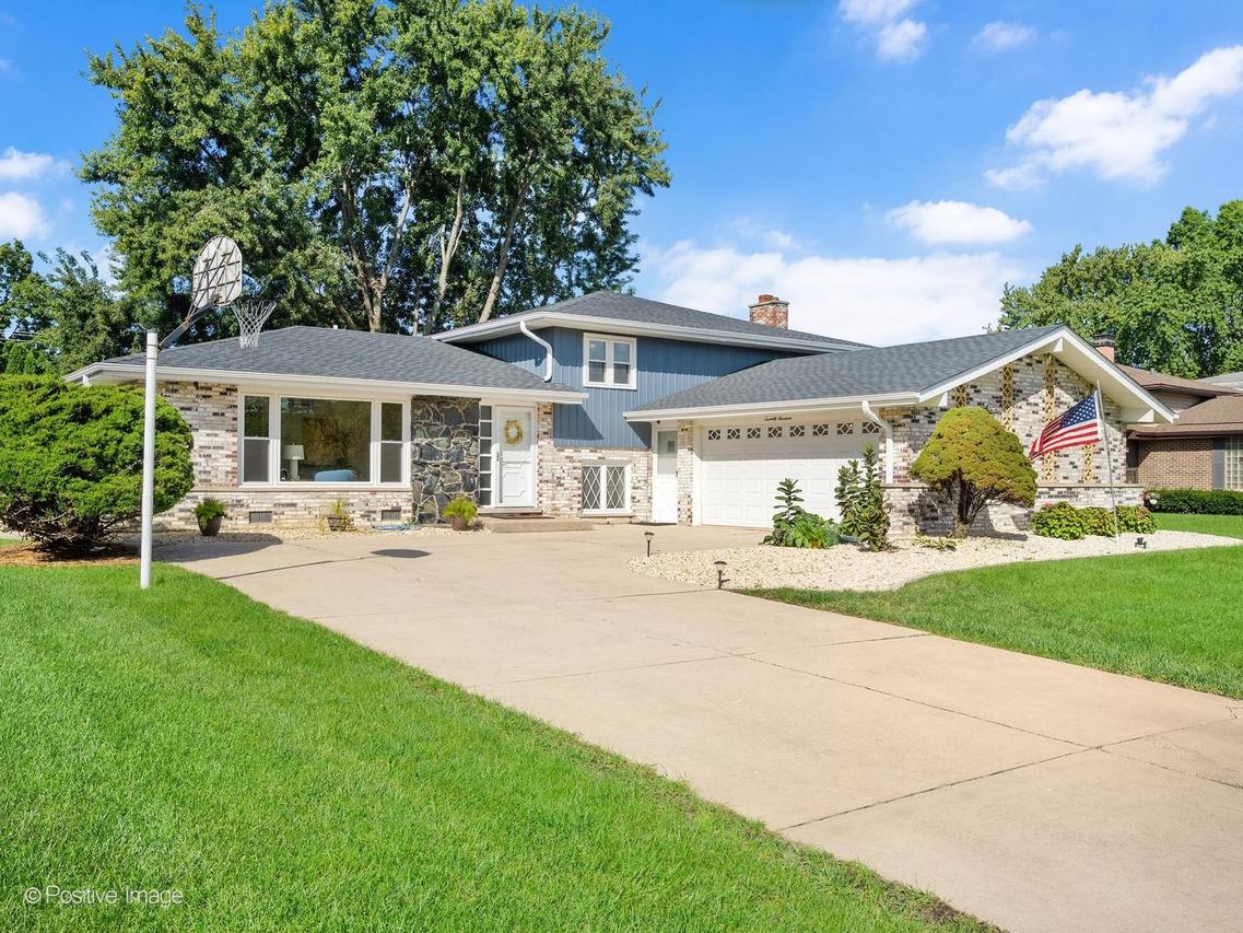 7014 Wilcox Ave., Darien, IL 60561