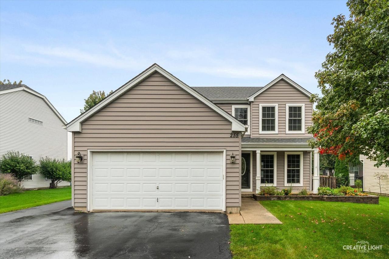 255 Mayfair Ln., South Elgin, IL 60177