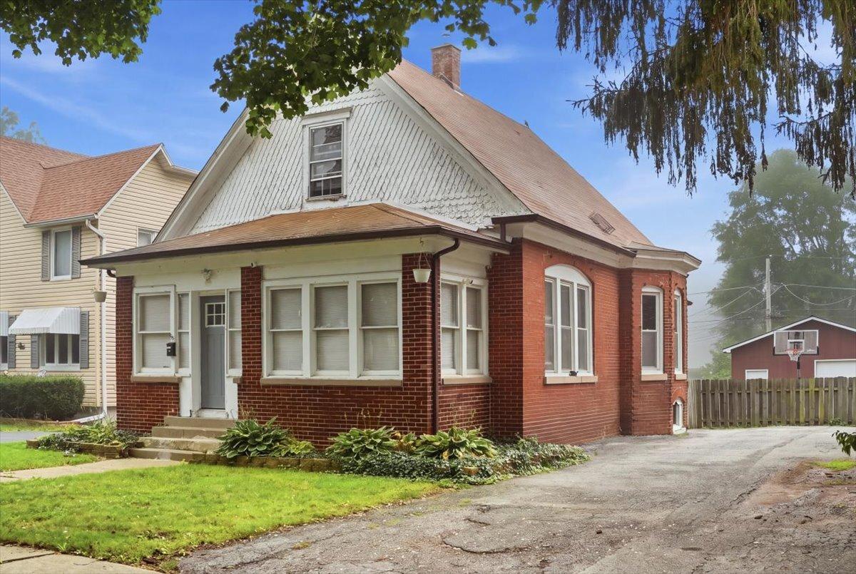 2915 Enoch Ave., Zion, IL 60099