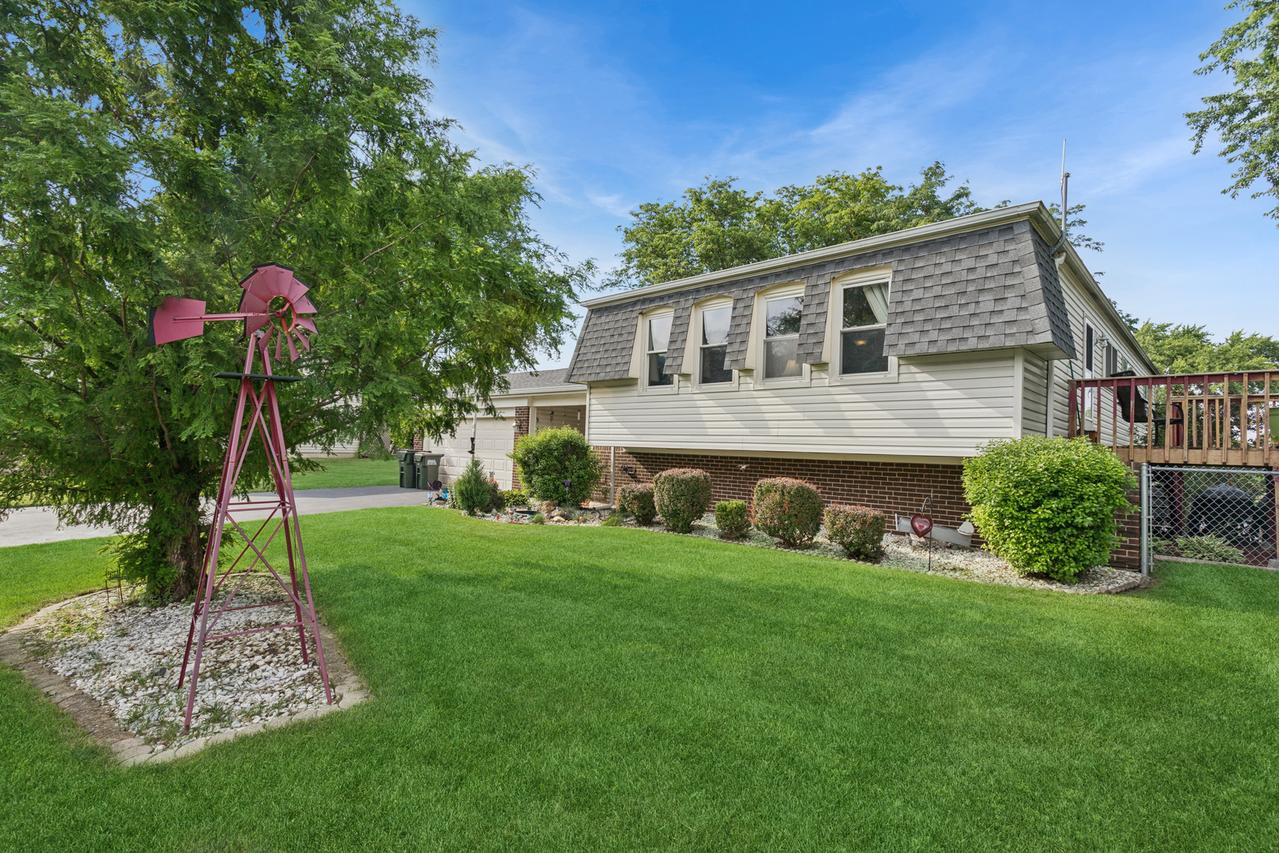 330 Shield Ct., Bolingbrook, IL 60440