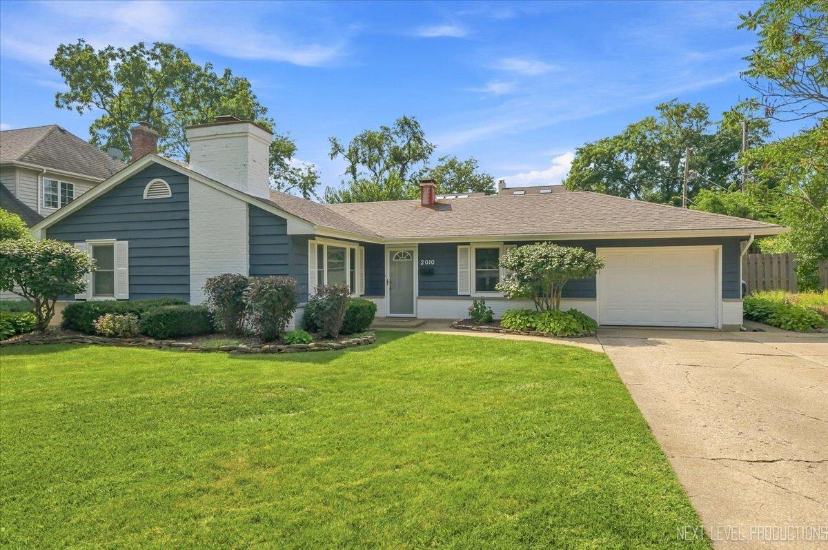 2010 Paddock Ln., Wheaton, IL 60187